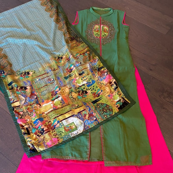 Indian dress. - Picture 3 of 8